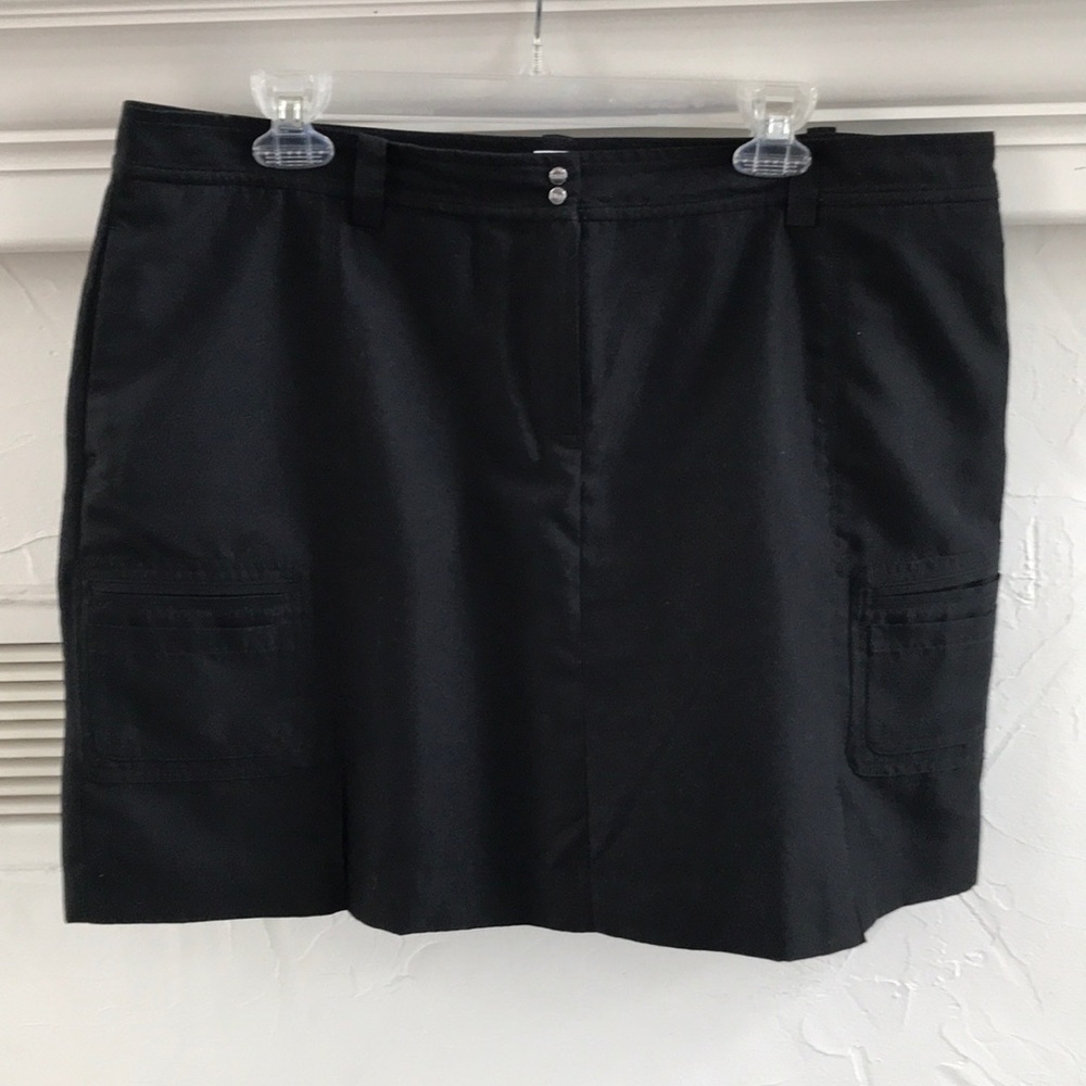 Izod XFG golf skort pockets